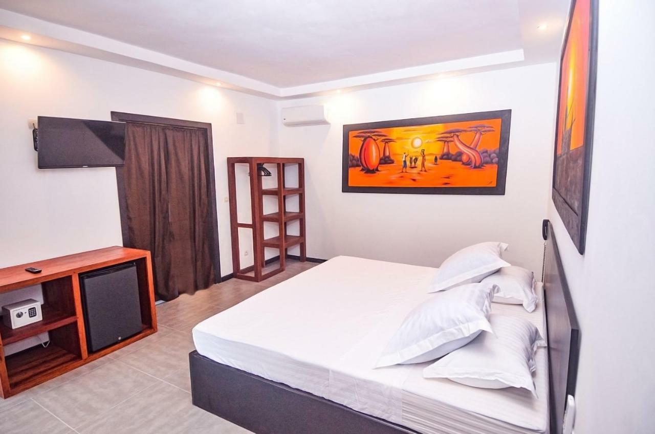 Hotel La Bombonera Нуси-Бе Экстерьер фото