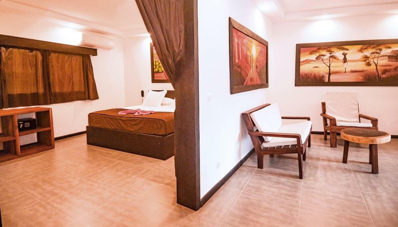 Hotel La Bombonera Нуси-Бе Экстерьер фото