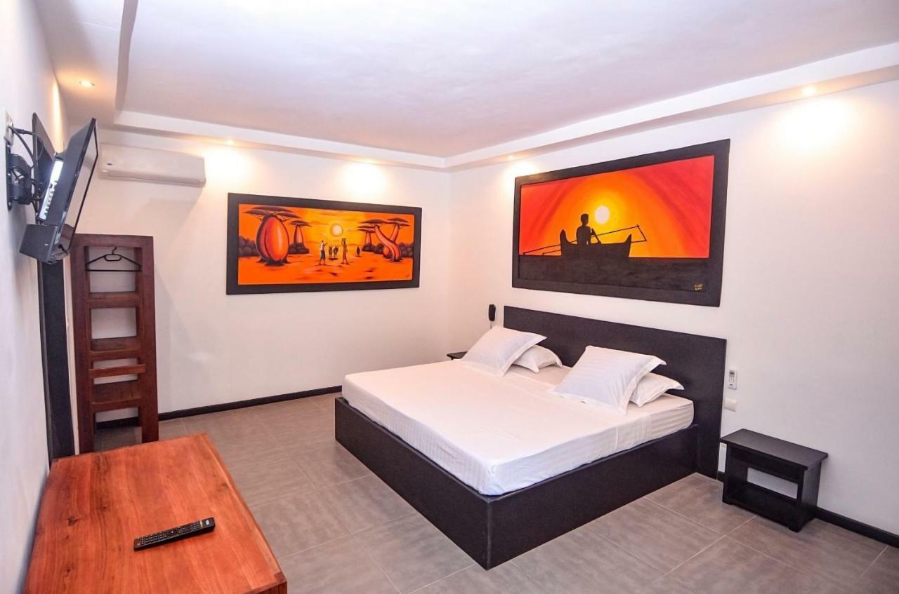 Hotel La Bombonera Нуси-Бе Экстерьер фото