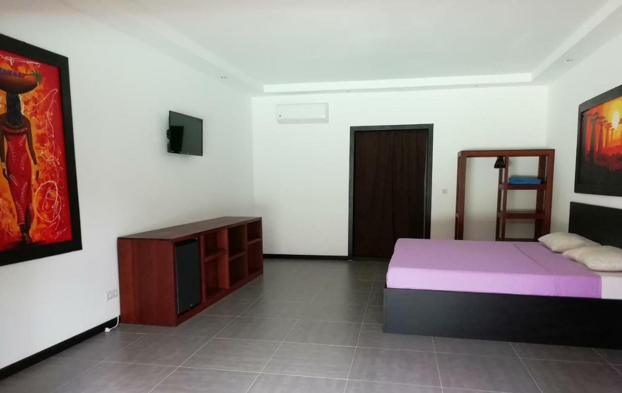 Hotel La Bombonera Нуси-Бе Экстерьер фото